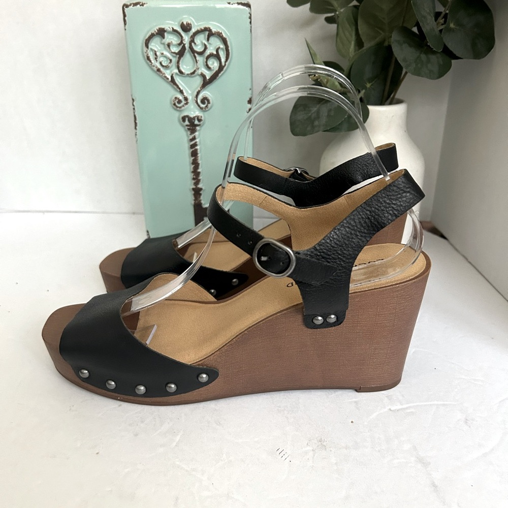 NWOT! Lucky Brand Zashti Black Wedge Sandals. Size 10 - Picture 2 of 14
